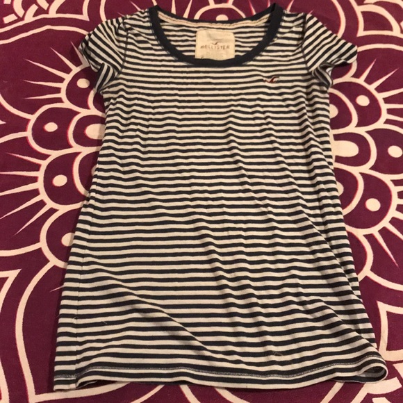 Hollister Tops - Hollister t-shirt 🦋